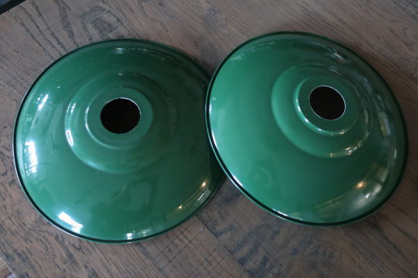 グリーンカラーのレトロ調シェード