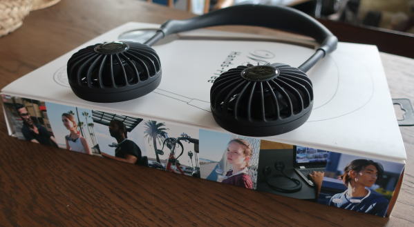 アウトドアやスポーツ観戦に活躍するハンドフリーファン