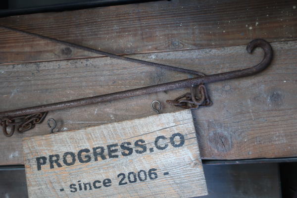 経年変化がお洒落なアイアンブラケット