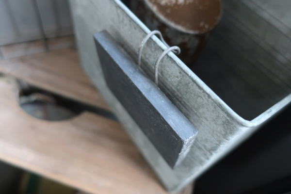 チョーク文字も書ける小さな黒板プレート