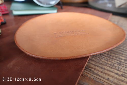 本革の味わいのあるレザートレイ