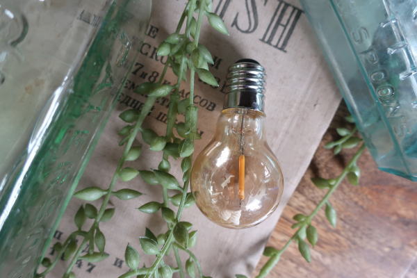 レトロ調のLED電球