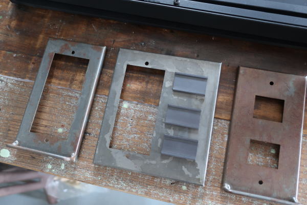 無骨なアイアンの素材感が魅力なスイッチプレート