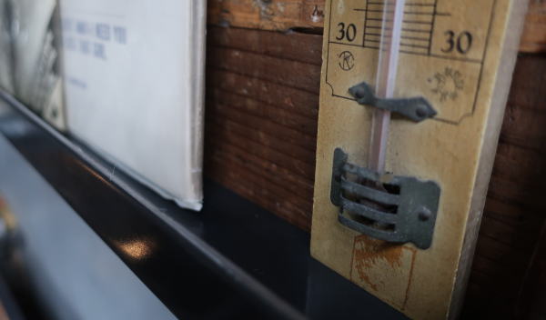 無骨なアイアンマガジンバー