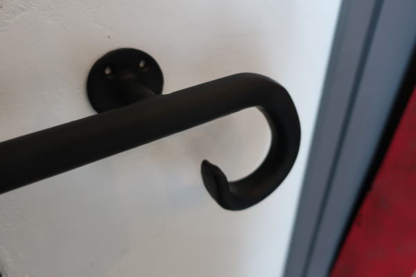 アイアンならではの風合いをいかしたアイアンハンドル