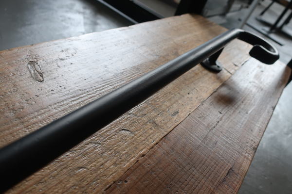 サークルデザインのアイアンハンドル