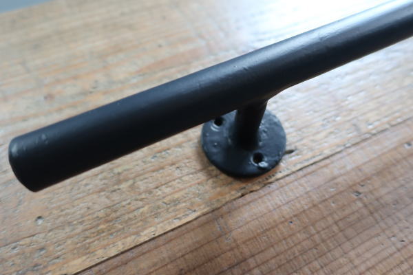 サークルデザインのアイアンハンドル