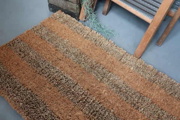  ココナッツ繊維の厚みも程よくあるコイヤーマット