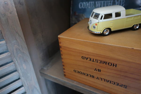 刻印がお洒落な木箱