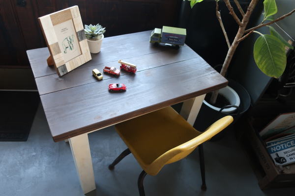 ウッドテーブル